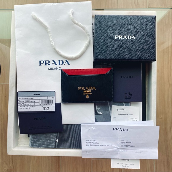 Prada Accessories - 🖤Authentic Prada Saffiano Leather Card Holder Nero Lacca Black and Red